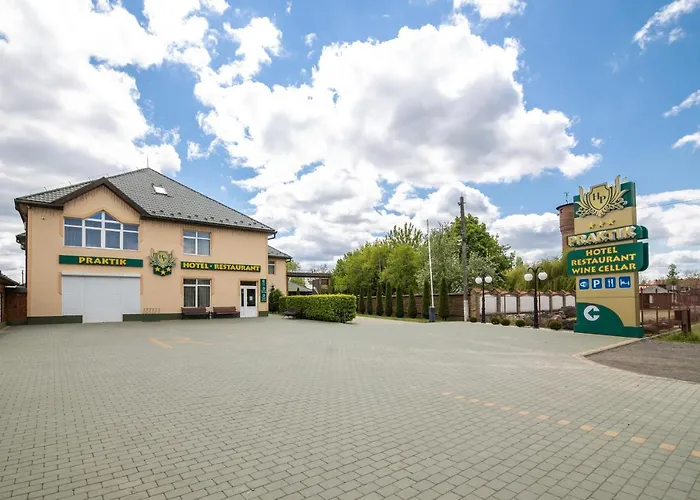 Praktik & RestaurantГотель